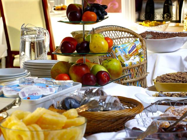breakfast options | Stade Court Hotel