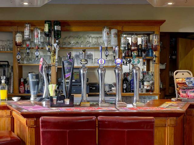 pub | Stade Court Hotel