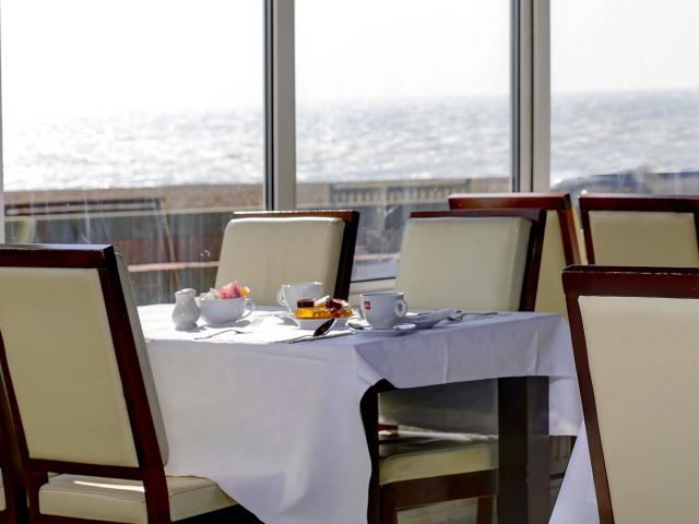 restaurant view | Stade Court Hotel