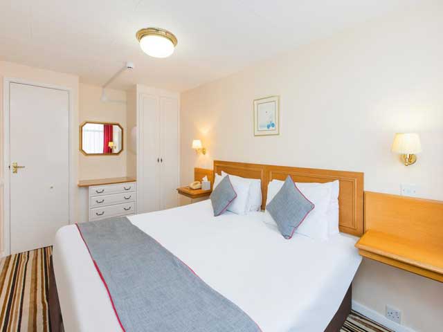 Stade Court Hotel