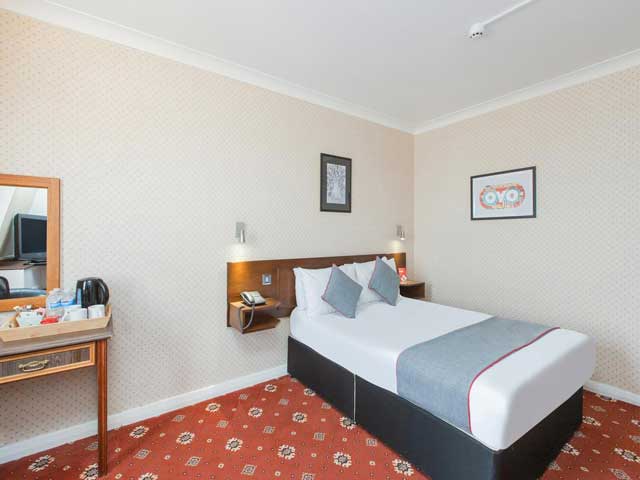 bedroom | Stade Court Hotel