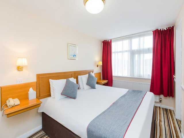 hotel bed | Stade Court Hotel