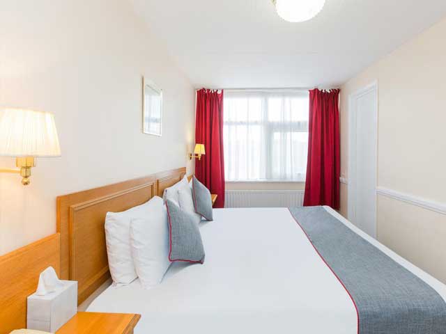 beach-side hotel | Stade Court Hotel