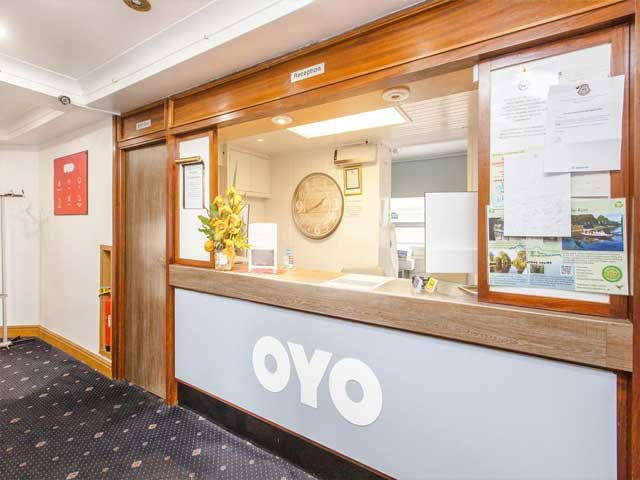 hotel reception | Stade Court Hotel
