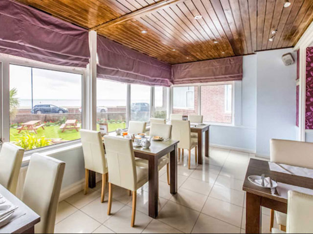 table with a view | Stade Court Hotel