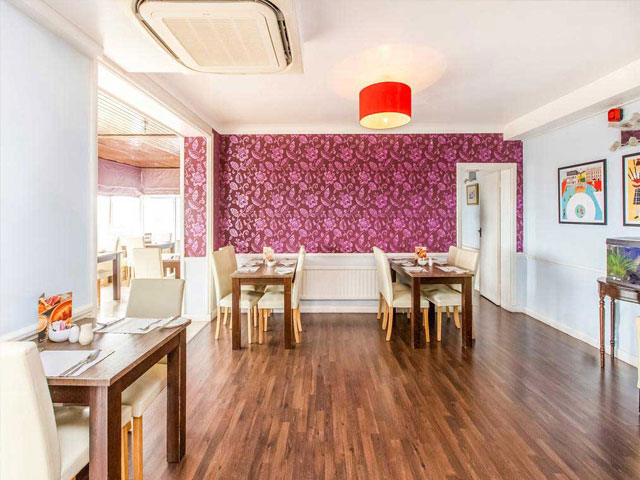 table with a view | Stade Court Hotel