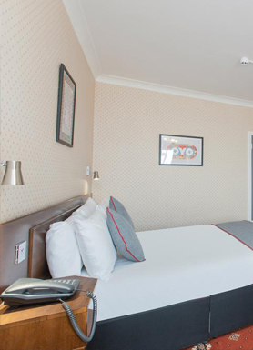 family bedroom | Stade Court Hotel